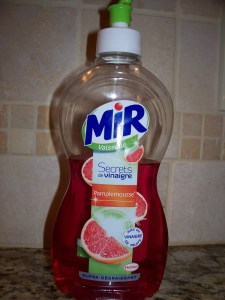 Grapefruit-scented dish washing liquid